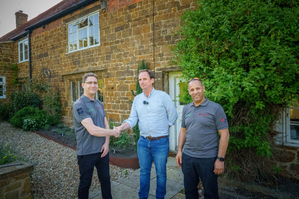 Elektra Smart Energy Team with a Happy Customer