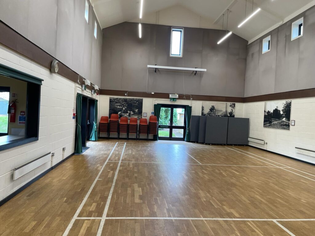 Electric heating installation in a sports hall